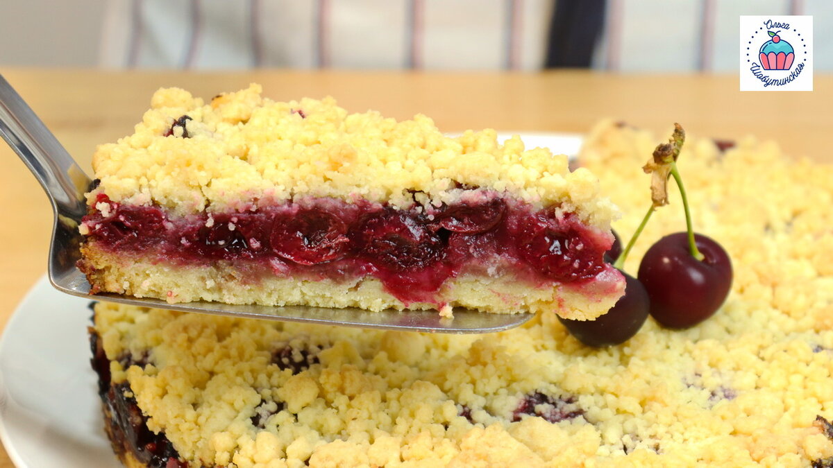 Пирог с вишней: легкий десерт для настоящих гурманов