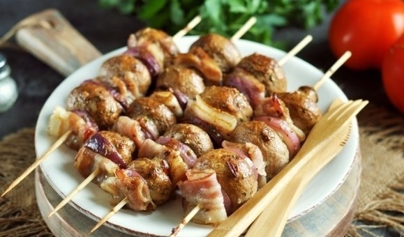Вкусный шашлык из шампиньонов: простой рецепт для уютного вечера