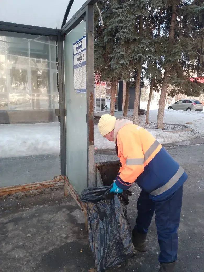 В Уфе продолжаются работы по уборке после зимнего периода В Уфе продолжаются работы по уборке после зимнего периода
