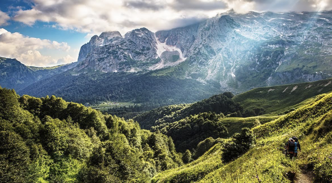 Взгляд на магию Лагонаки: пещеры и водопады, которые стоит увидеть