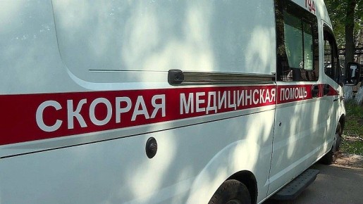 В Стерлитамаке на девушку упал снег с крыши