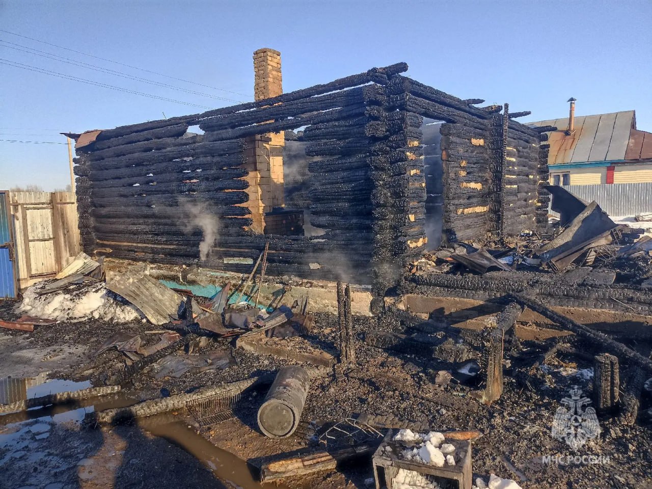 Дом сгорел, люди погибли. В деревне Москово Учалинского района загорелся частный дом на улице Школьной Дом сгорел, люди погибли. В деревне Москово Учалинского района загорелся частный дом на улице Школьной