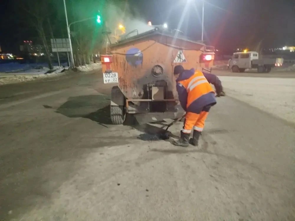 Трудовую неделю городские коммунальные службы открывают с весеннего фронта работ Трудовую неделю городские коммунальные службы открывают с весеннего фронта работ