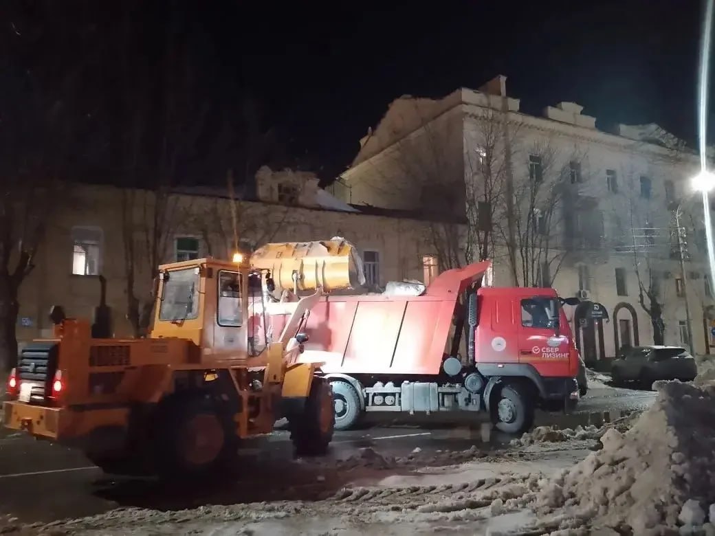 Трудовую неделю городские коммунальные службы открывают с весеннего фронта работ Трудовую неделю городские коммунальные службы открывают с весеннего фронта работ