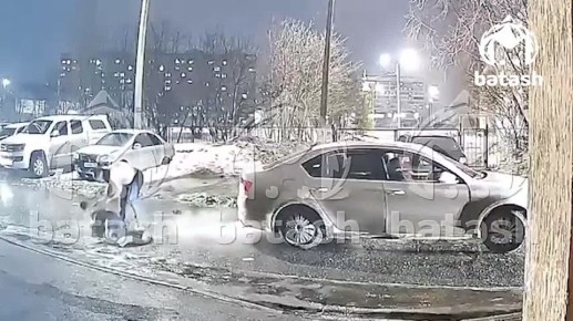 Полуголый водила сбил человека в Шакше, а потом отпинал его