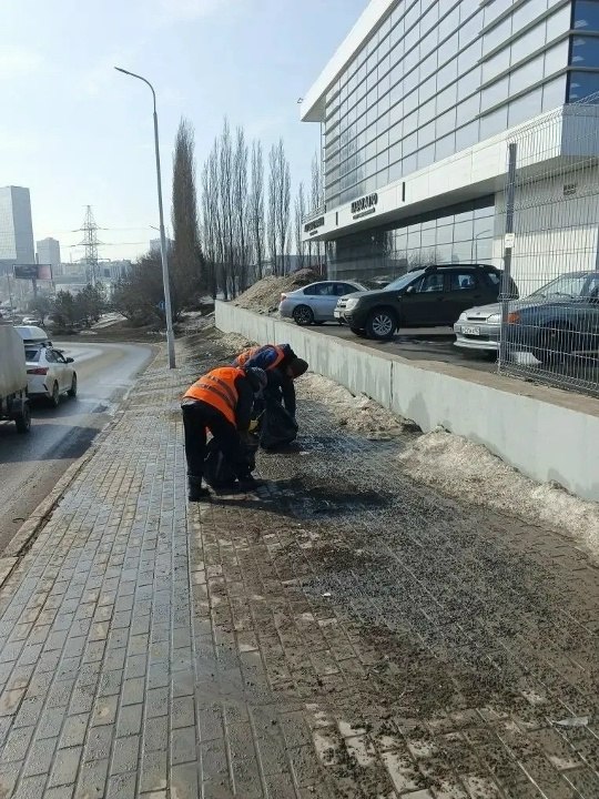 В Уфе продолжается уборка улиц В Уфе продолжается уборка улиц