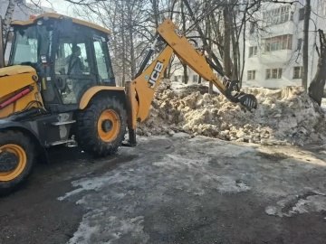 В Уфе продолжается уборка улиц В Уфе продолжается уборка улиц