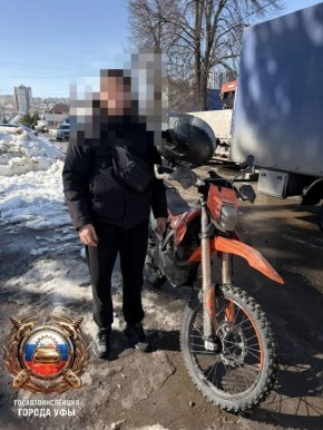 В Уфе задержали юношу на эндуро-мотоцикле