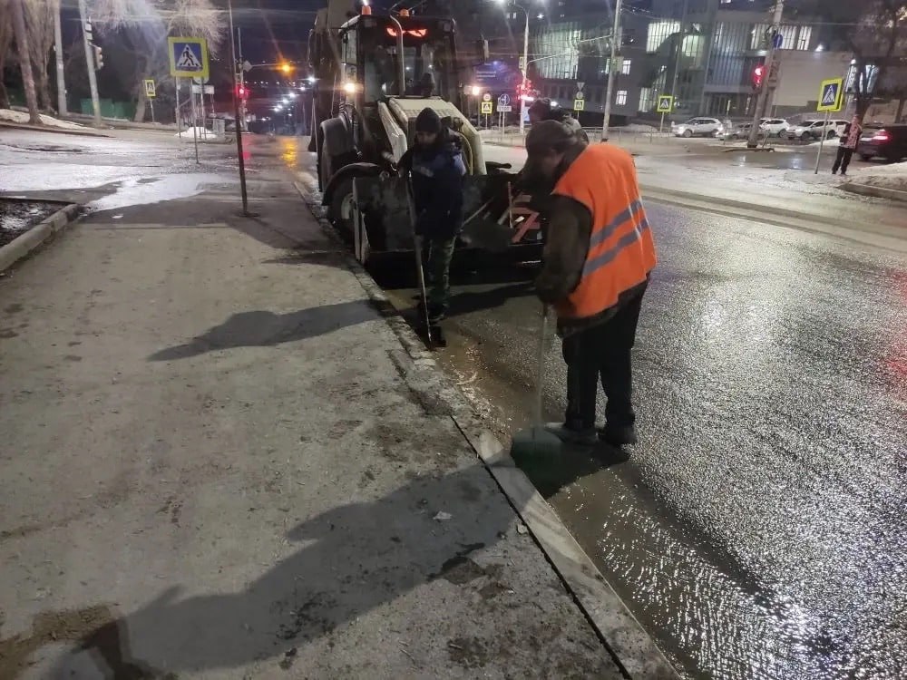 Коммунальные службы работают круглосуточно, чтобы город был безопасным и комфортным для всех Коммунальные службы работают круглосуточно, чтобы город был безопасным и комфортным для всех