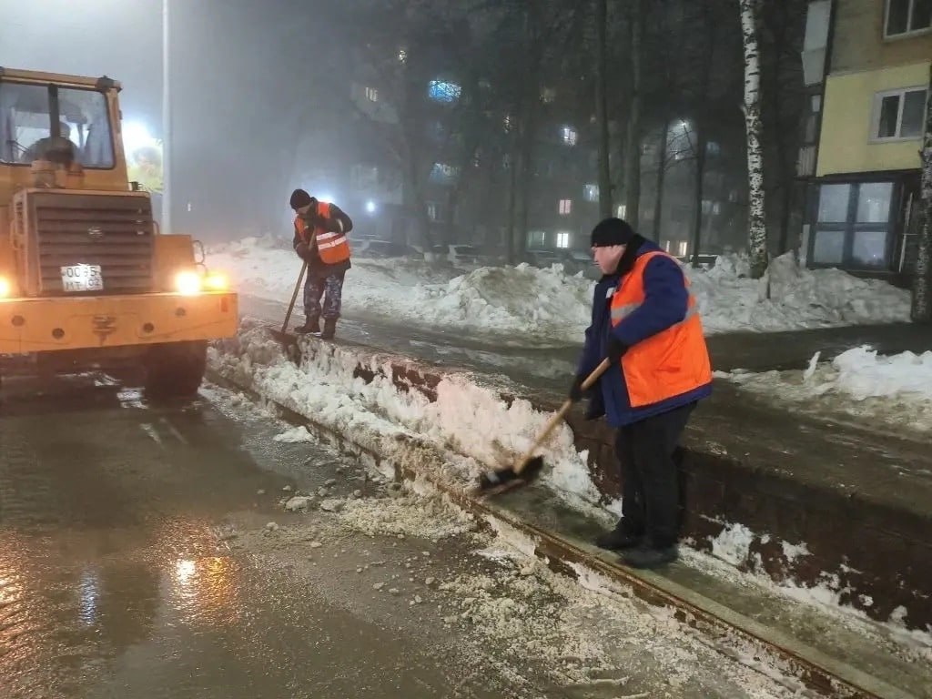 Коммунальные службы работают круглосуточно, чтобы город был безопасным и комфортным для всех Коммунальные службы работают круглосуточно, чтобы город был безопасным и комфортным для всех