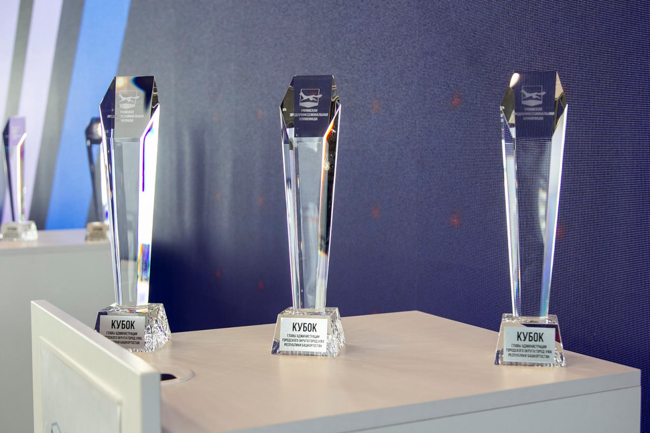 Ратмир Мавлиев вручил награды победителям Уфимской предпрофессиональной олимпиады Ратмир Мавлиев вручил награды победителям Уфимской предпрофессиональной олимпиады