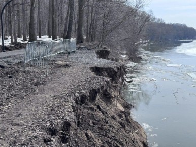 В Уфе закрыли тропу «Теплая» из-за обвала грунта