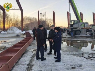 Прокуратура организовала проверку по факту падения рабочих на стройплощадке в Дюртюлинском районе