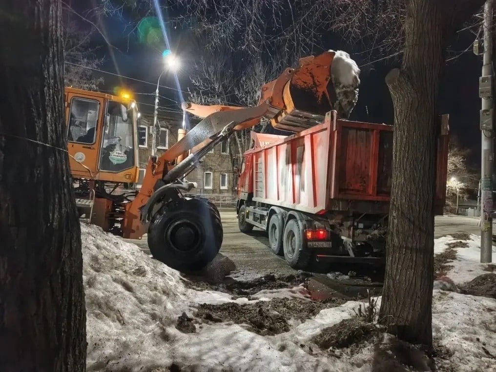 Коммунальные службы работают круглосуточно, чтобы город был безопасным и комфортным для всех Коммунальные службы работают круглосуточно, чтобы город был безопасным и комфортным для всех