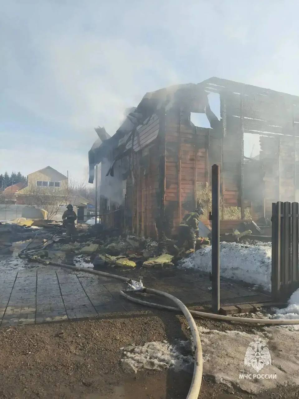 Пожар в строящемся доме в Уфе Пожар в строящемся доме в Уфе