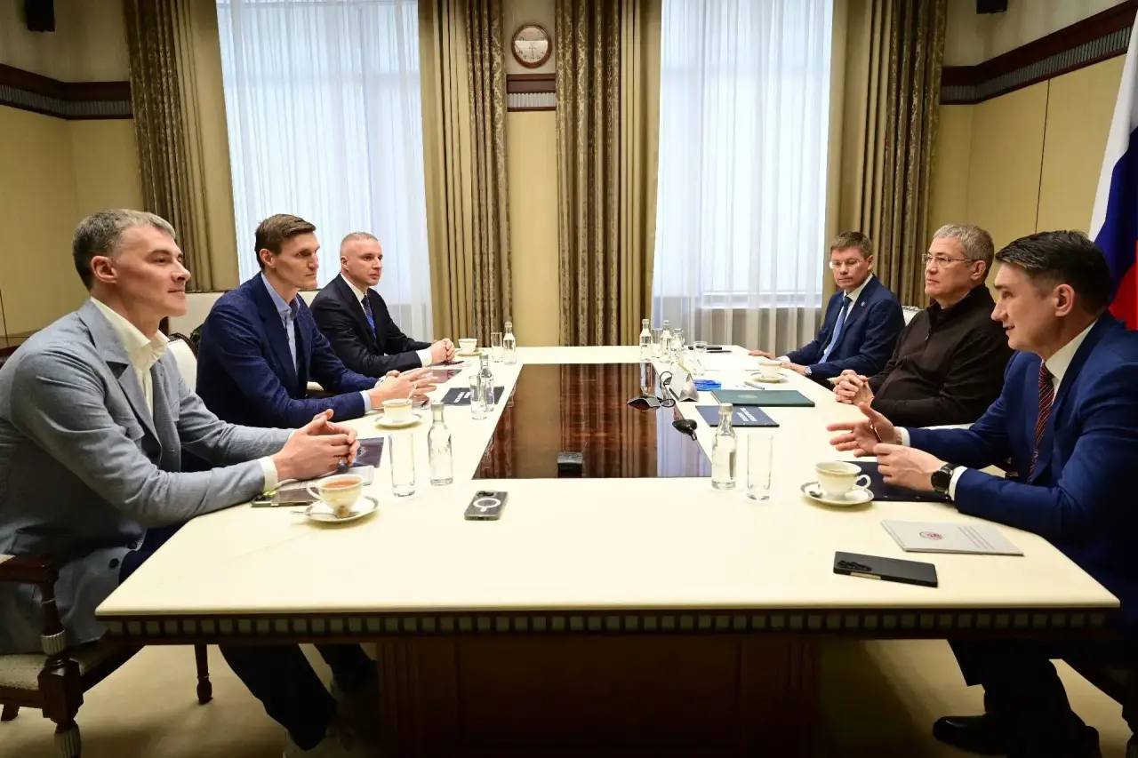 Радий Хабиров: А раньше всегда думал, что ведь это я высокий) Радий Хабиров: А раньше всегда думал, что ведь это я высокий)