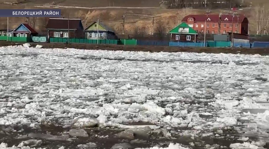 В Башкирии ледоход на реках начался раньше срока