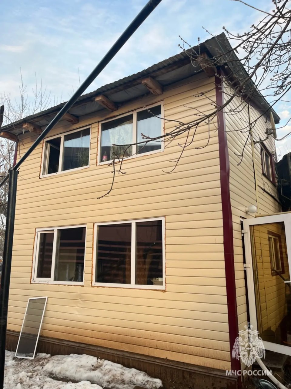 Огнеборцы спасли мужчину. 28 марта в экстренные службы поступило сообщение о возгорании на улице Озерной в Уфе Огнеборцы спасли мужчину. 28 марта в экстренные службы поступило сообщение о возгорании на улице Озерной в Уфе