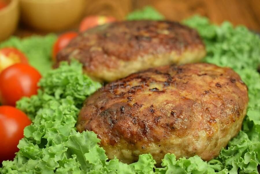 Идеальные говяжьи котлеты с Бородинским хлебом