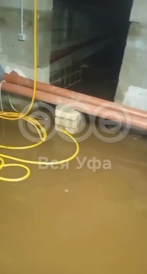 Паводок в Дёме. Очевидцы сообщают, что на пересечении улиц Грозненской и Минской вода уже подбирается к жилью