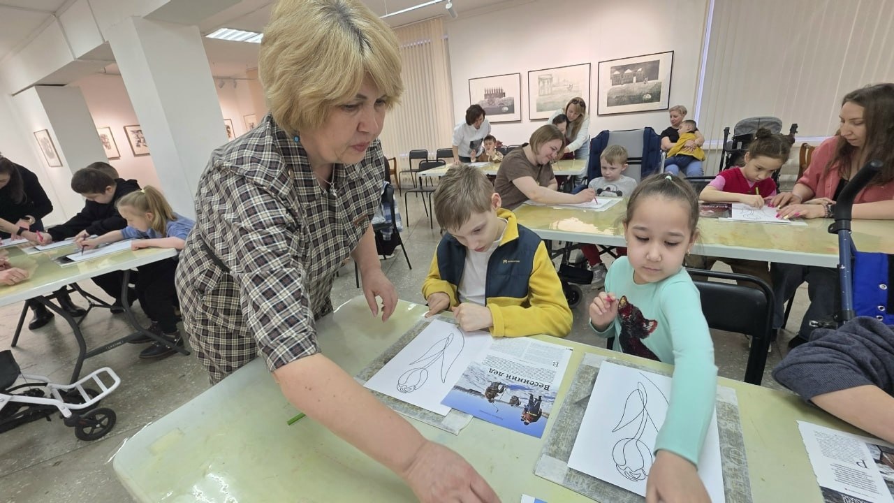Участники грантового проекта «Вокальная мультстудия «Калейдоскоп» посетили картинную галерею Участники грантового проекта «Вокальная мультстудия «Калейдоскоп» посетили картинную галерею