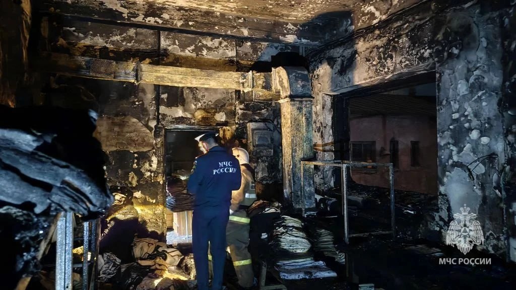 25 спасенных в Белорецке. Вечером 4 апреля загорелось здание бытового обслуживания на улице Точисского 25 спасенных в Белорецке. Вечером 4 апреля загорелось здание бытового обслуживания на улице Точисского