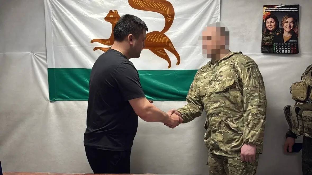 Ратмир Мавлиев: Для меня большая честь наградить наших бойцов от имени Главы Республики Башкортостан Радия Фаритовича Хабирова медалями Шаймуратова Ратмир Мавлиев: Для меня большая честь наградить наших бойцов от имени Главы Республики Башкортостан Радия Фаритовича Хабирова медалями Шаймуратова