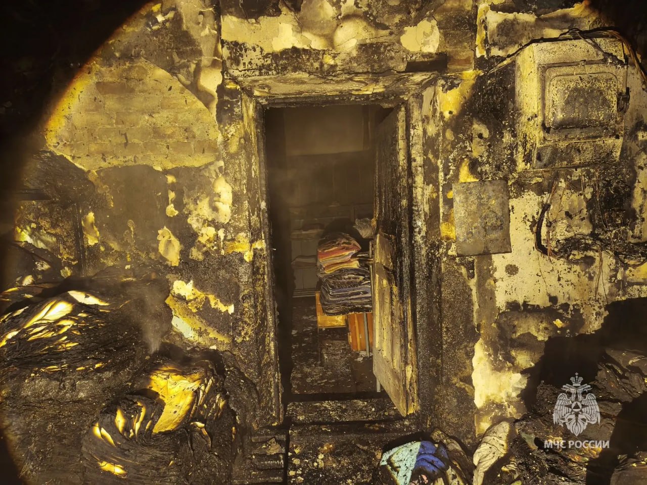 25 спасенных в Белорецке. Вечером 4 апреля загорелось здание бытового обслуживания на улице Точисского 25 спасенных в Белорецке. Вечером 4 апреля загорелось здание бытового обслуживания на улице Точисского