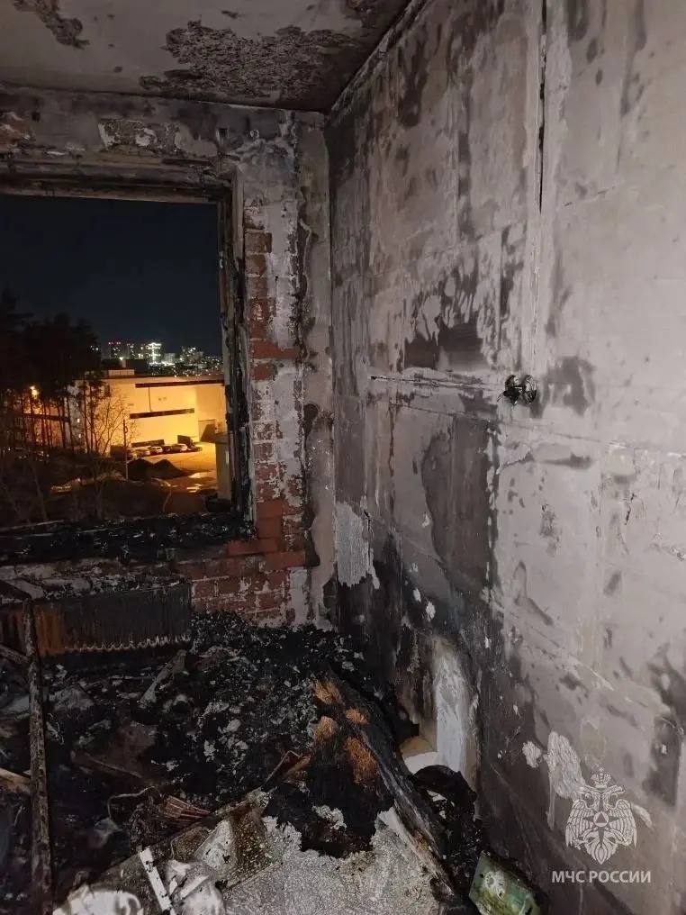 Из горящей высотки вытащили 18 человек Из горящей высотки вытащили 18 человек