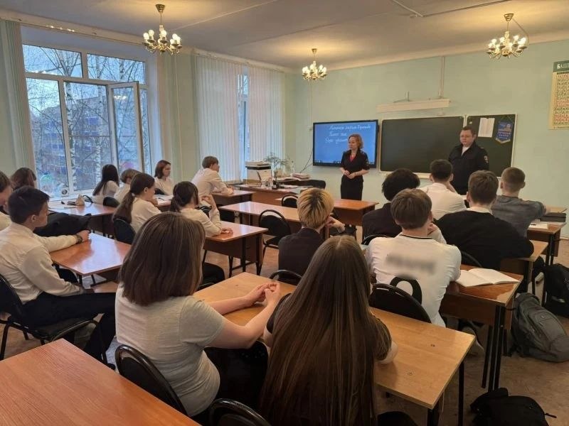 В Салавате сотрудники полиции провели профориентационные встречи со старшеклассниками местных школ