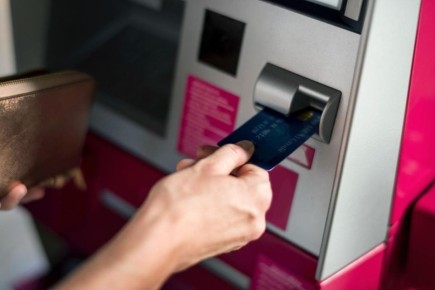 Пенсионеры могут столкнуться с трудностями при получении выплат в 2026 году: изменения в банковских системах