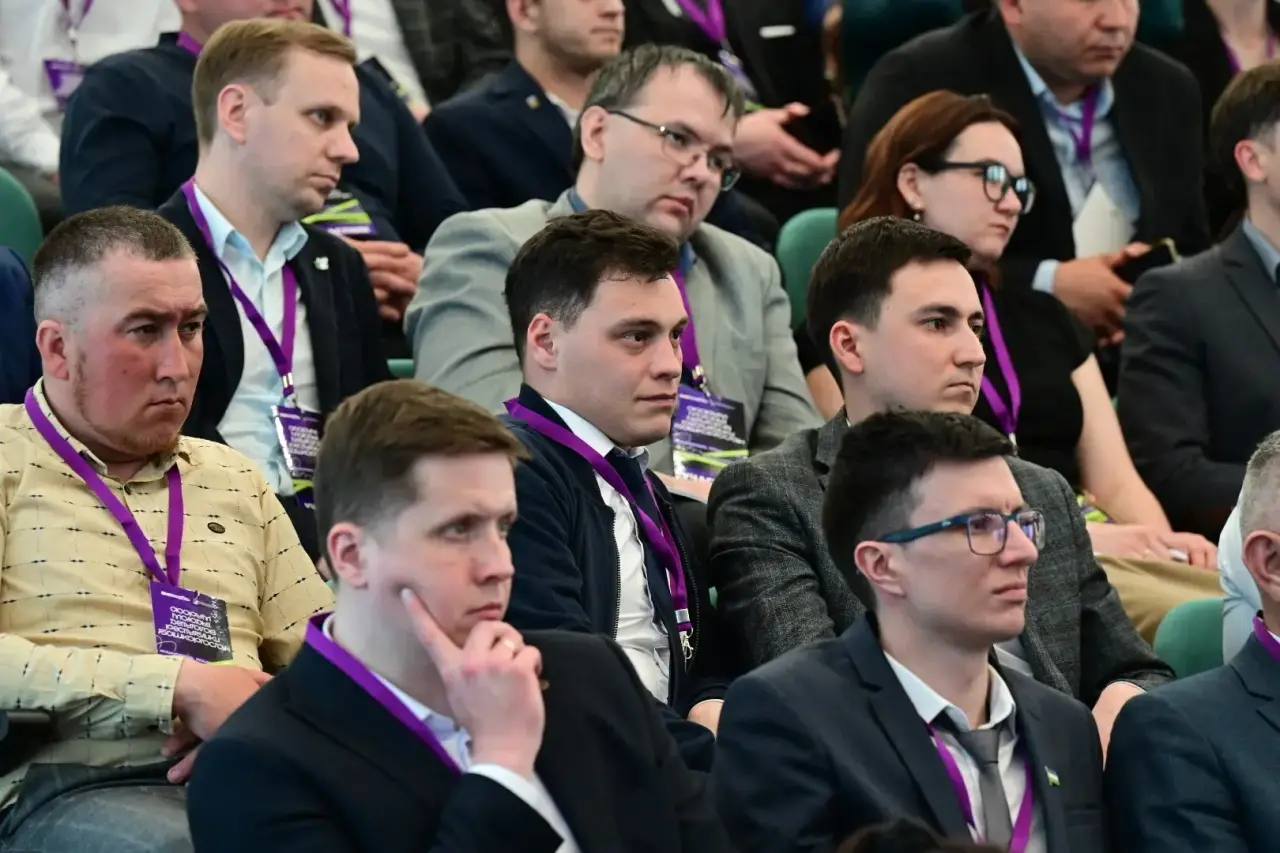 Радий Хабиров: Продолжаем цикл встреч с нашей молодежью Радий Хабиров: Продолжаем цикл встреч с нашей молодежью