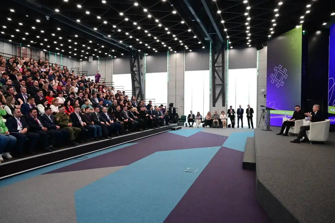 Радий Хабиров: Продолжаем цикл встреч с нашей молодежью Радий Хабиров: Продолжаем цикл встреч с нашей молодежью