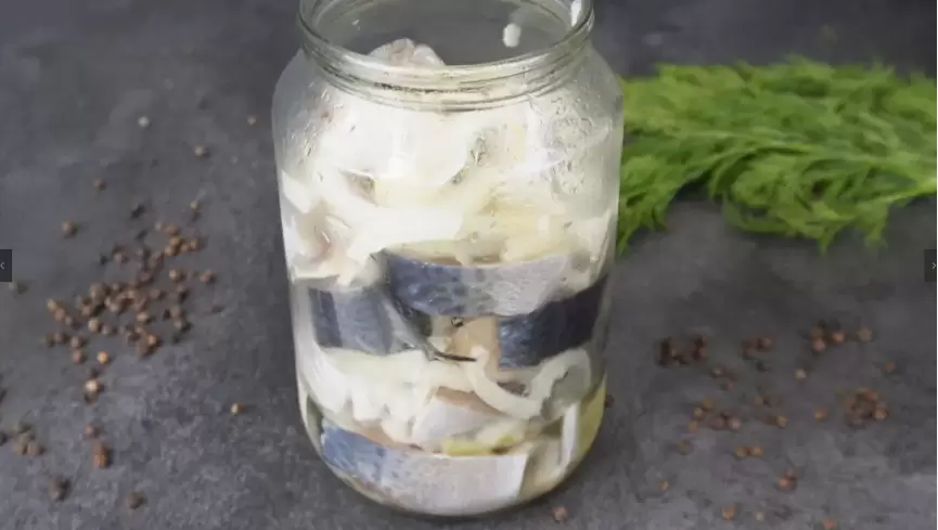 Необычный способ засолки скумбрии за два часа: чувствительный вкус без лишних хлопот