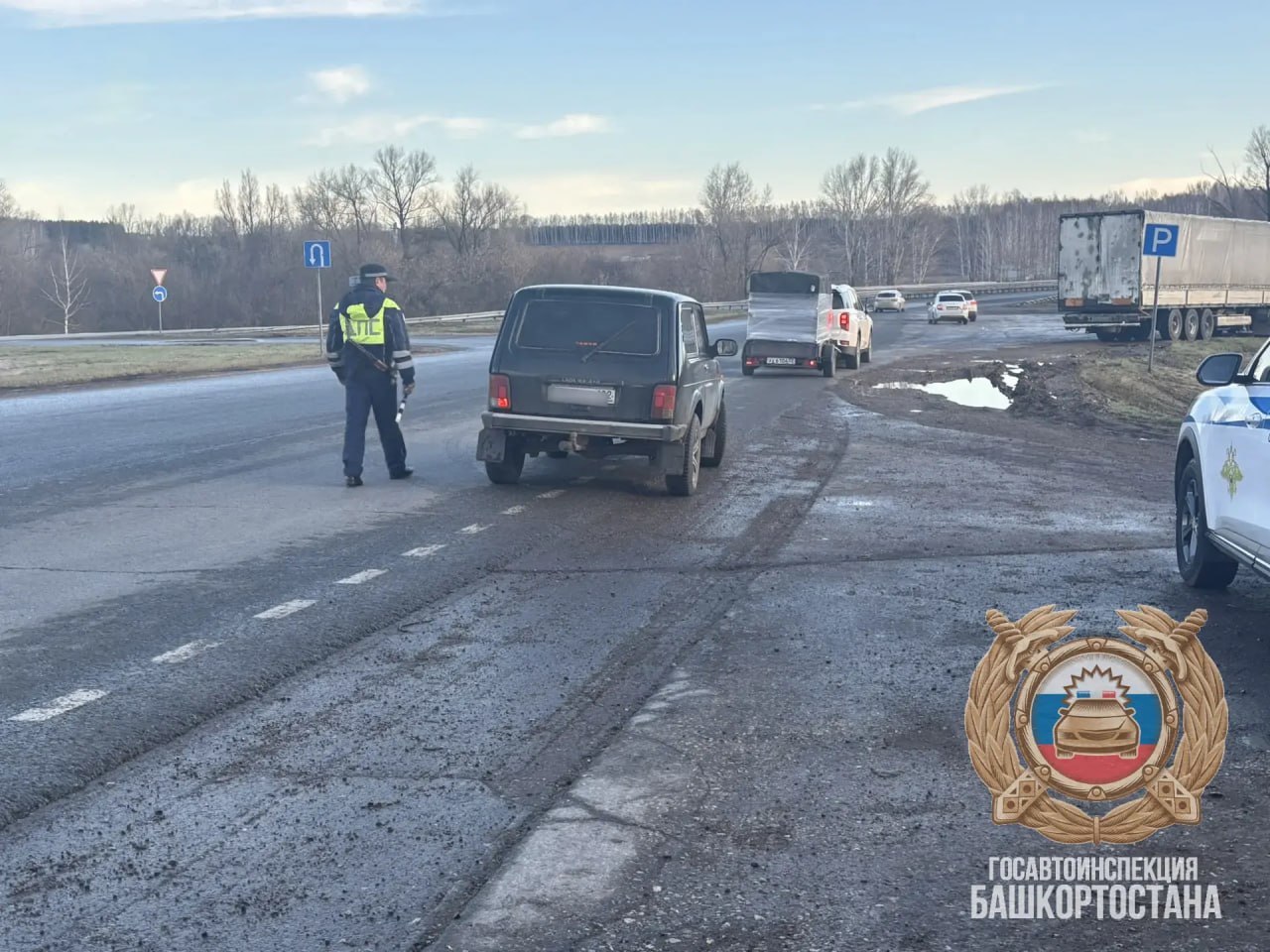 Внимание, водители!. В утренние часы на 113 км автодороги Уфа – Оренбург Стерлитамакского района сотрудники ГАИ проводят сплошные проверки водителей Внимание, водители!. В утренние часы на 113 км автодороги Уфа – Оренбург Стерлитамакского района сотрудники ГАИ проводят сплошные проверки водителей