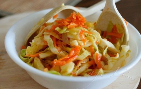 Праздничный салат из капусты: простота и вкус в одной тарелке