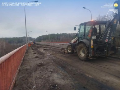 ПРОДОЛЖАЕТСЯ РЕМОНТ МОСТА ЧЕРЕЗ РЕКУ АЙ