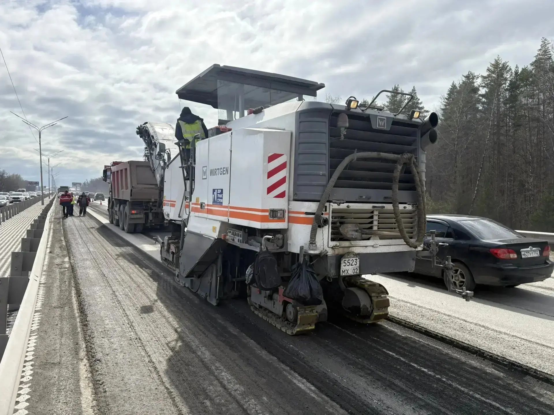 В минувшие выходные стартовали работы по восстановлению верхних изношенных слоев дороги Уфа - аэропорт В минувшие выходные стартовали работы по восстановлению верхних изношенных слоев дороги Уфа - аэропорт