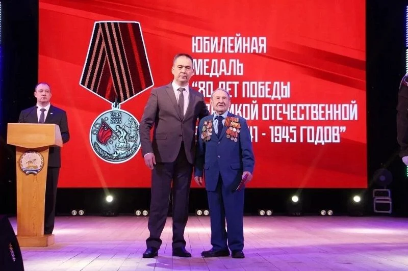 100-летний юбилей отметил легендарный танкист Габдрауф Гареев 100-летний юбилей отметил легендарный танкист Габдрауф Гареев