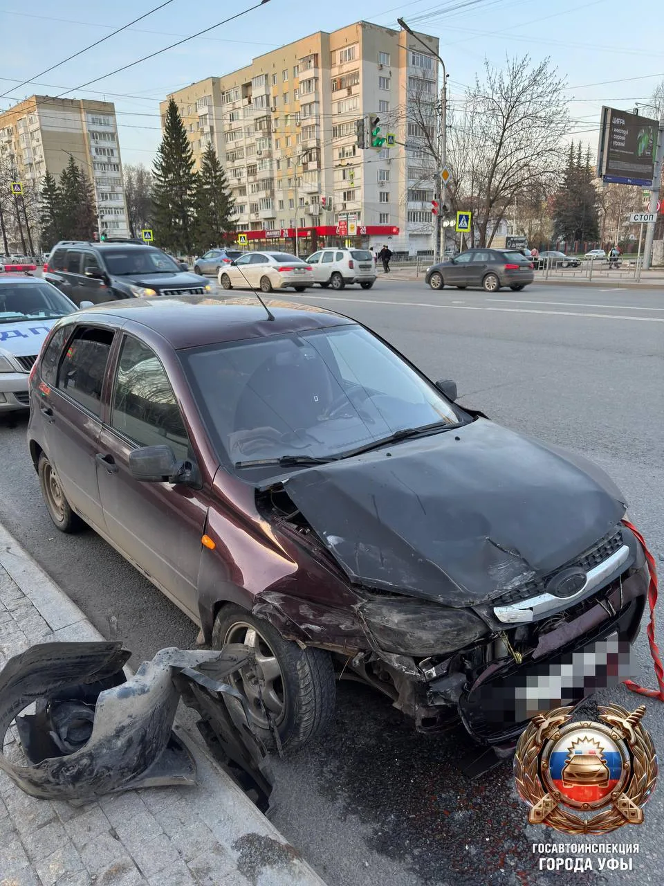 В Уфе произошло массовое ДТП с тремя машинами В Уфе произошло массовое ДТП с тремя машинами