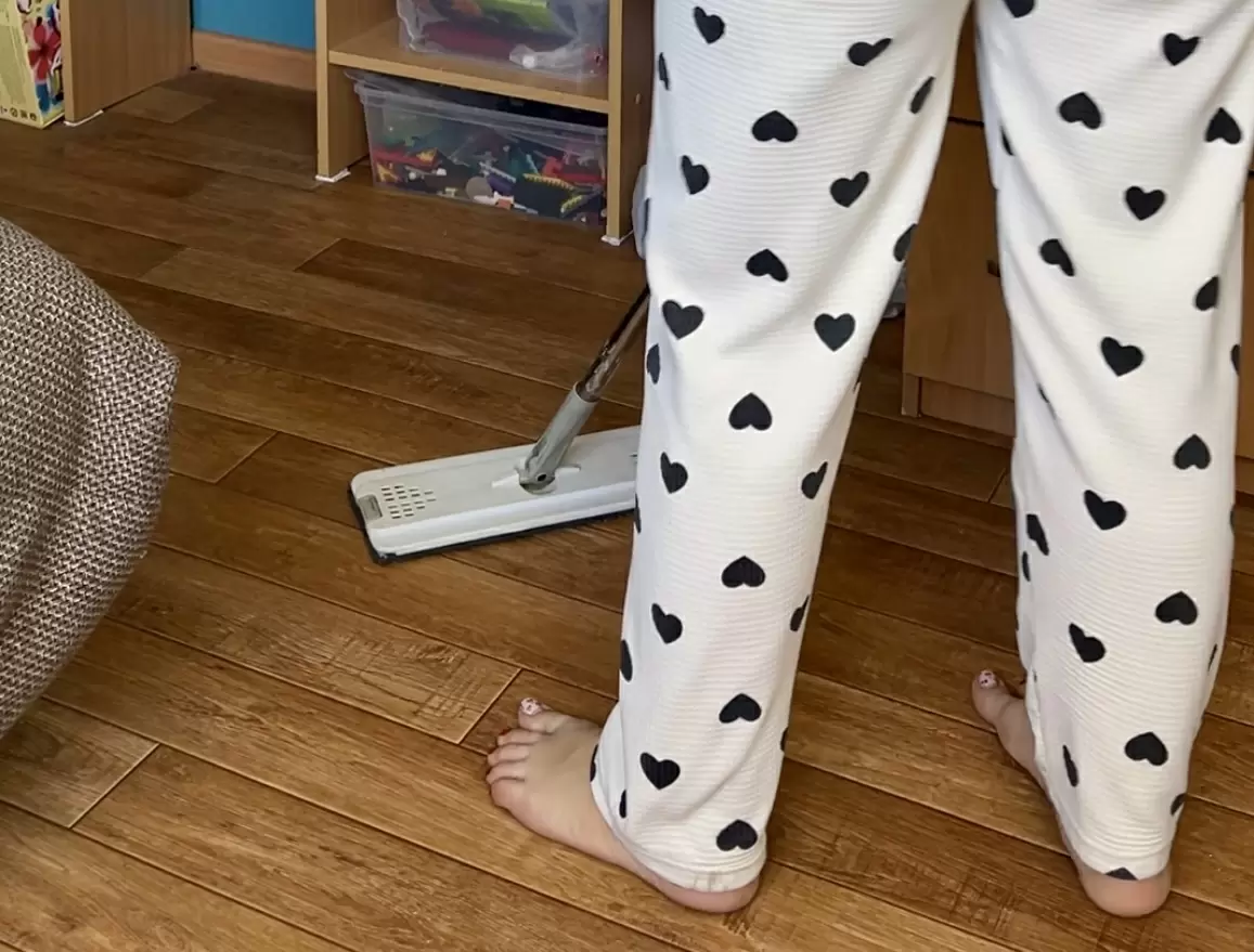 Новые секреты уборки: как быстро и легко мыть полы без традиционного ведра