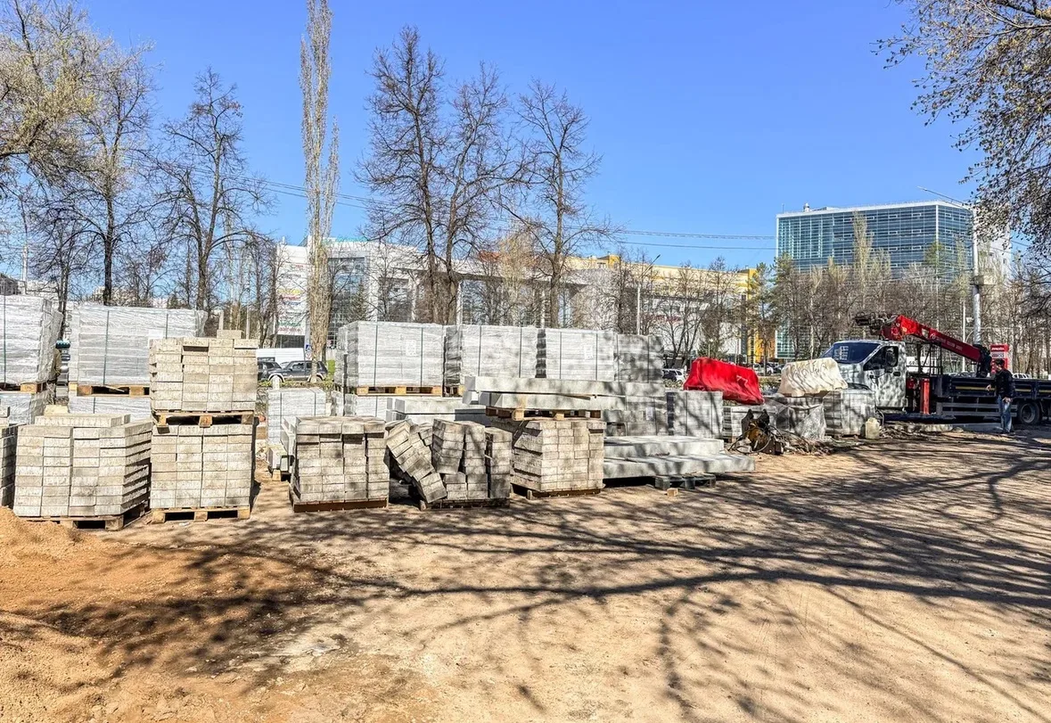 Ратмир Мавлиев: Мы продолжаем благоустройство проспекта Октября на участке от бульвара Саид-Галиева до улицы Шафиева Ратмир Мавлиев: Мы продолжаем благоустройство проспекта Октября на участке от бульвара Саид-Галиева до улицы Шафиева