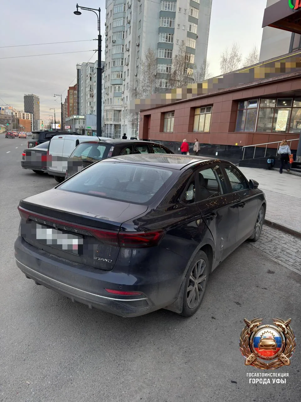 В Уфе произошло массовое ДТП с тремя машинами В Уфе произошло массовое ДТП с тремя машинами