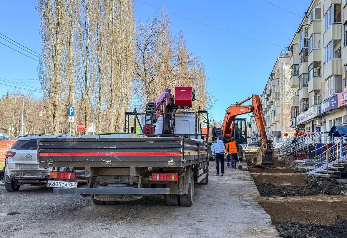 Ратмир Мавлиев: Мы продолжаем благоустройство проспекта Октября на участке от бульвара Саид-Галиева до улицы Шафиева Ратмир Мавлиев: Мы продолжаем благоустройство проспекта Октября на участке от бульвара Саид-Галиева до улицы Шафиева
