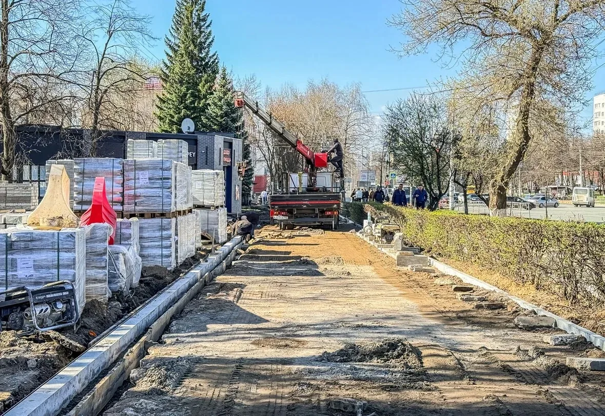 Ратмир Мавлиев: Мы продолжаем благоустройство проспекта Октября на участке от бульвара Саид-Галиева до улицы Шафиева Ратмир Мавлиев: Мы продолжаем благоустройство проспекта Октября на участке от бульвара Саид-Галиева до улицы Шафиева
