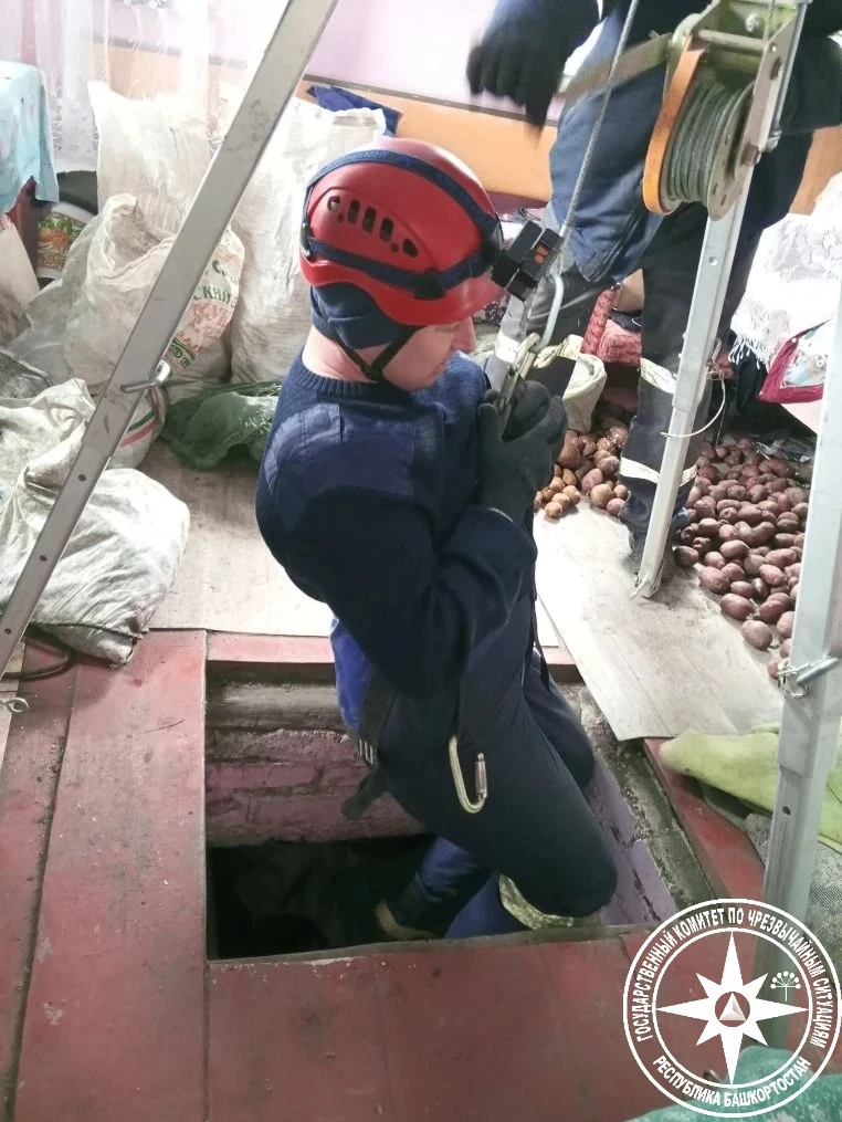 Женщина упала в 2,5-метровый погреб в Башкортостане Женщина упала в 2,5-метровый погреб в Башкортостане