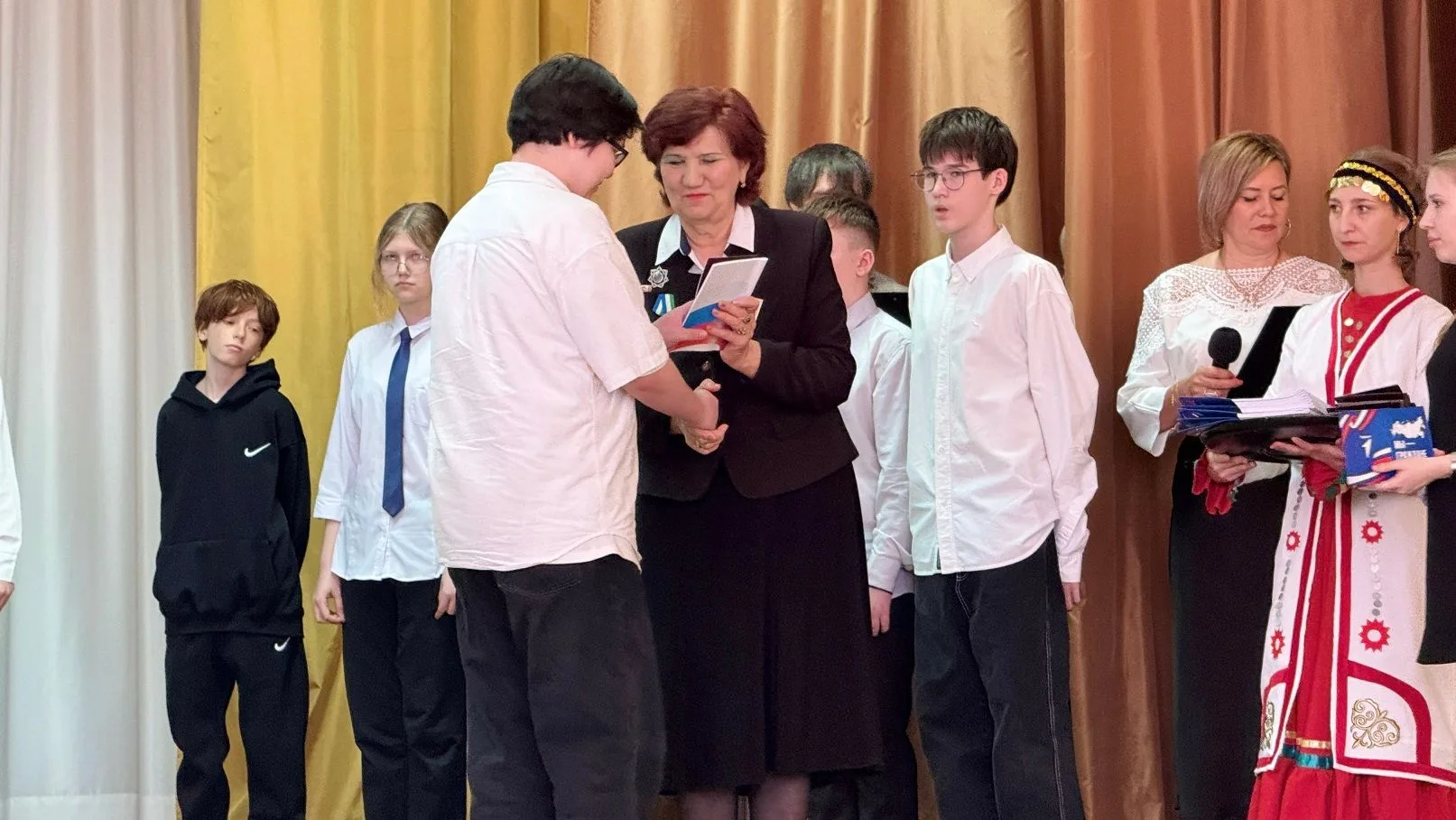 Главный документ: 120 юных салаватцев получили паспорта в торжественной обстановке Главный документ: 120 юных салаватцев получили паспорта в торжественной обстановке