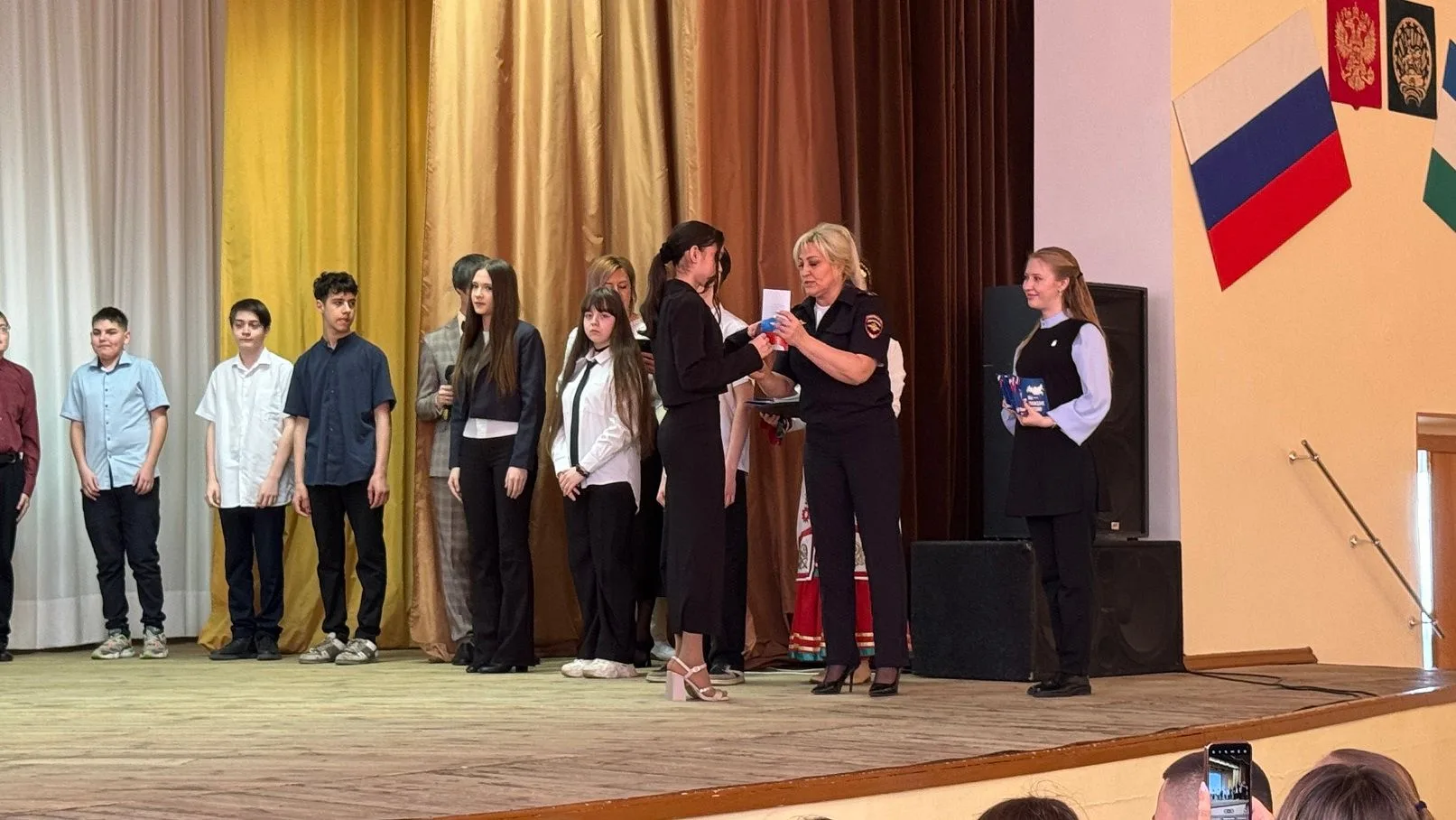 Главный документ: 120 юных салаватцев получили паспорта в торжественной обстановке Главный документ: 120 юных салаватцев получили паспорта в торжественной обстановке