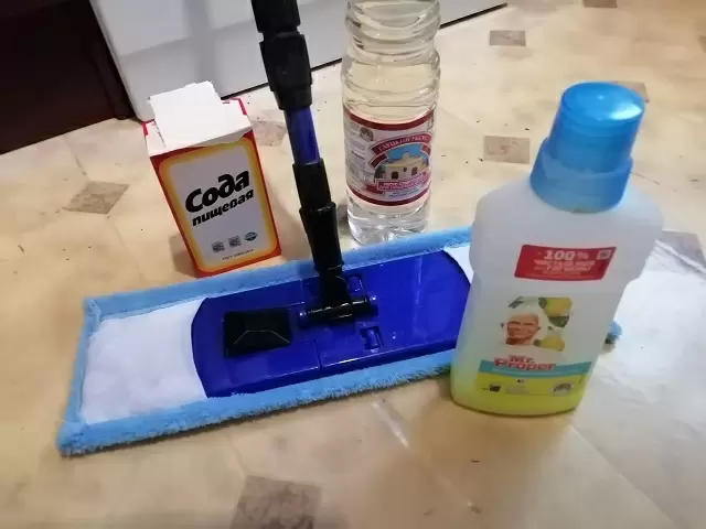 Как отмыть линолеум от въевшейся грязи и пятен