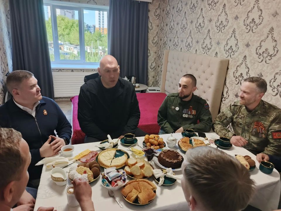 Николай Валуев посетил ветерана СВО в Стерлитамаке Николай Валуев посетил ветерана СВО в Стерлитамаке